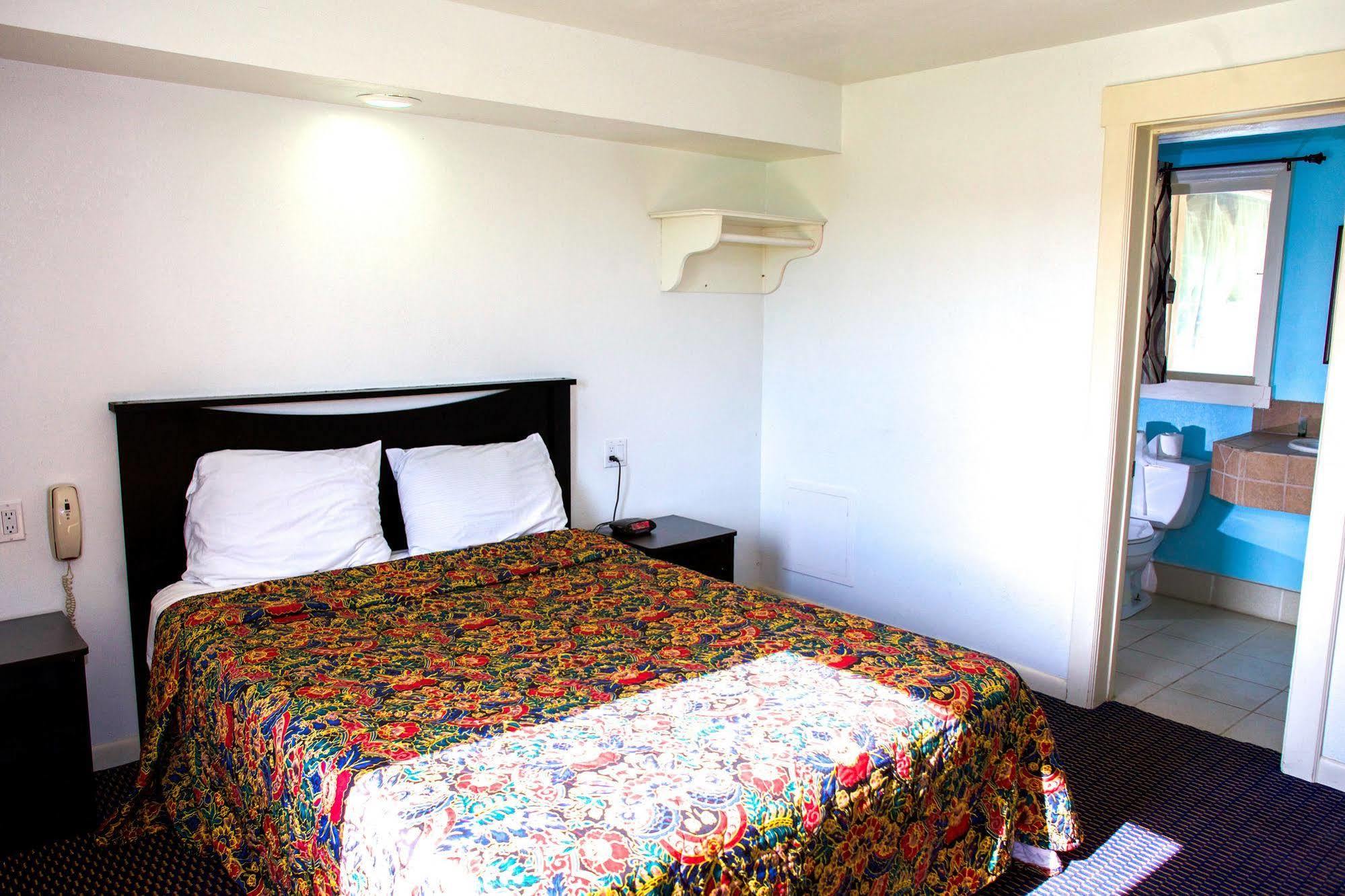 Knights Inn Harrisonville Esterno foto