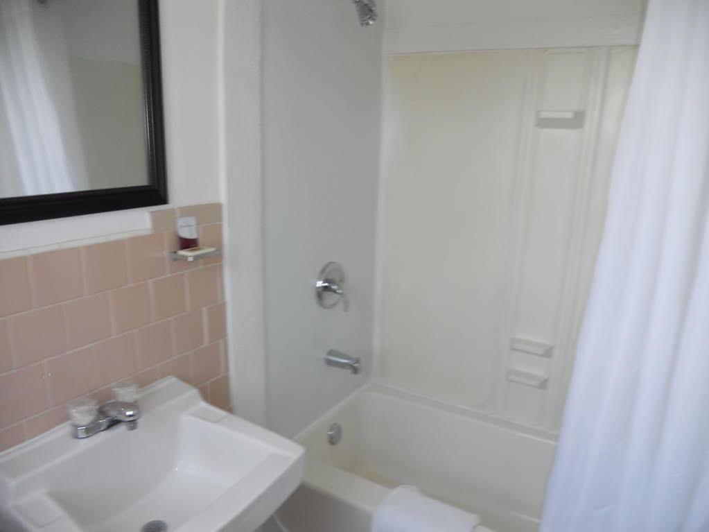 Knights Inn Harrisonville Esterno foto