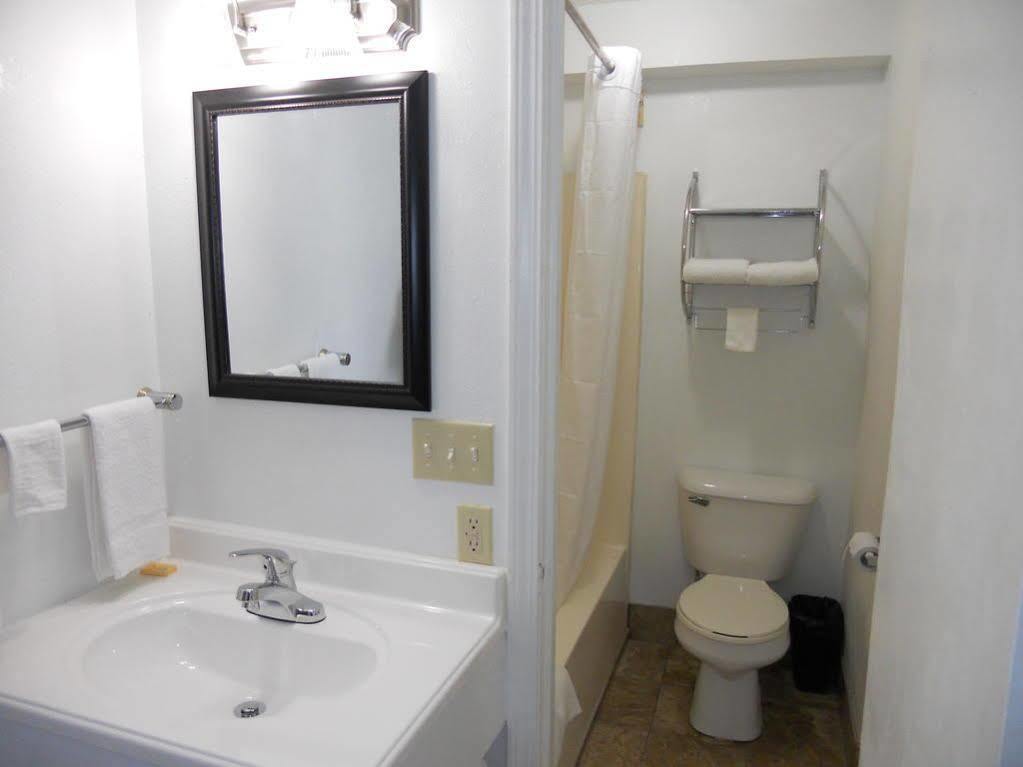 Knights Inn Harrisonville Esterno foto
